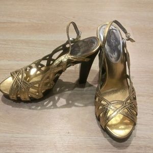 NWOT Gold Jessica Simpson Heels Size 8.5
